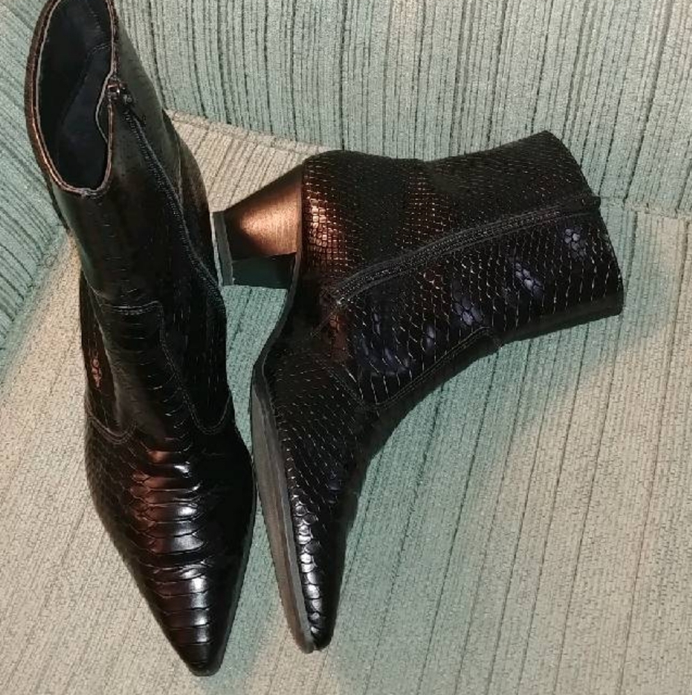 Hogl black heeled booties